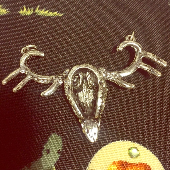 Silver-tone clear Rhinestone steer skull Pendant - Picture 5 of 8